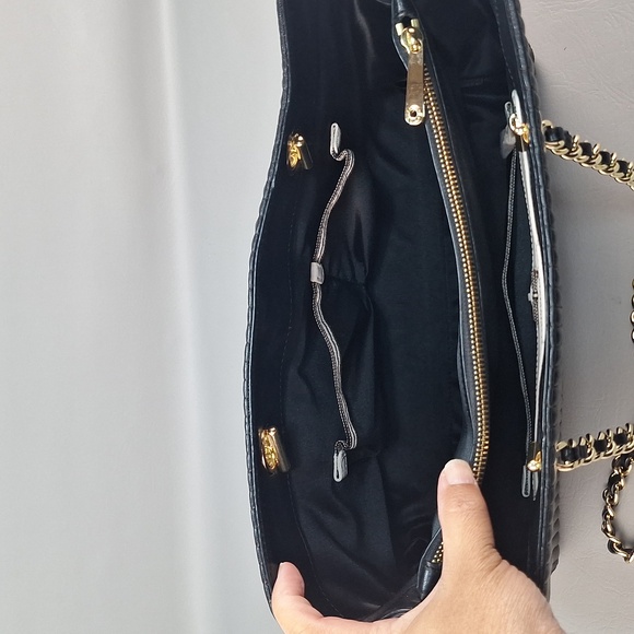 Henri Bendel No 7 Black Leather Tote Bag Quilted Vertical Chain E/W East West - Picture 10 of 16